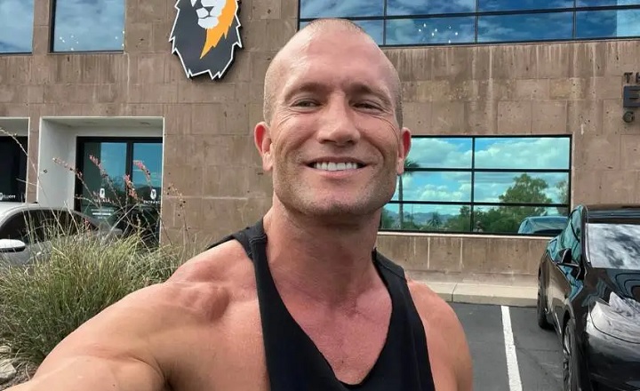 Andy Elliott Social Media Presence